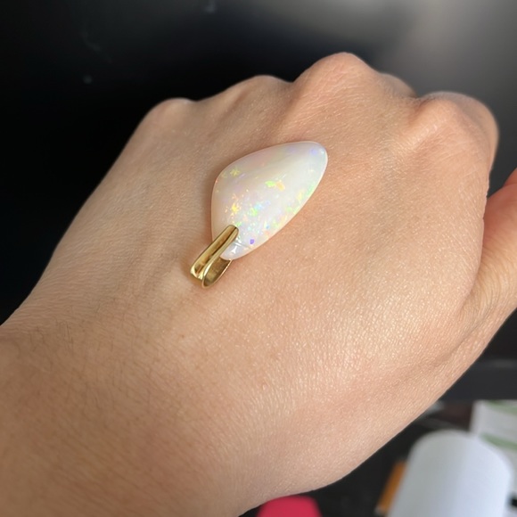 Pre owned 18k gold Ethiopian opal pendant - Picture 9 of 10